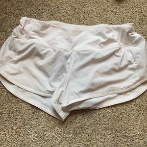 lululemon size 6 sped up short length 2.5”